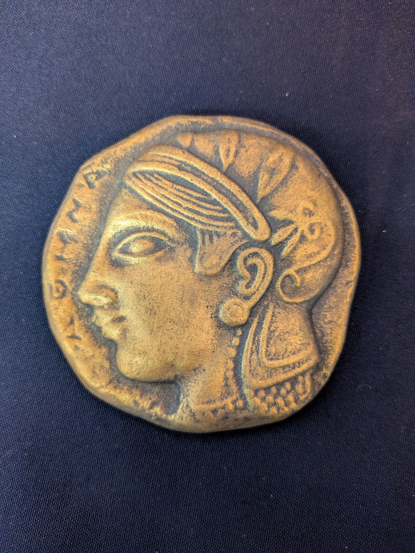 Athena (petit médaillon) – Doré antique