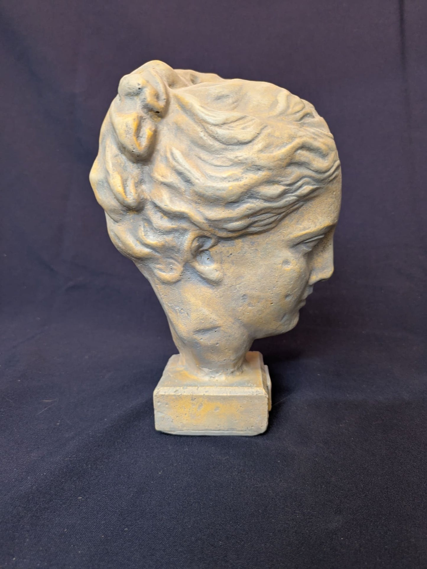 Hygée – Fond beige, finition gris clair – vue E