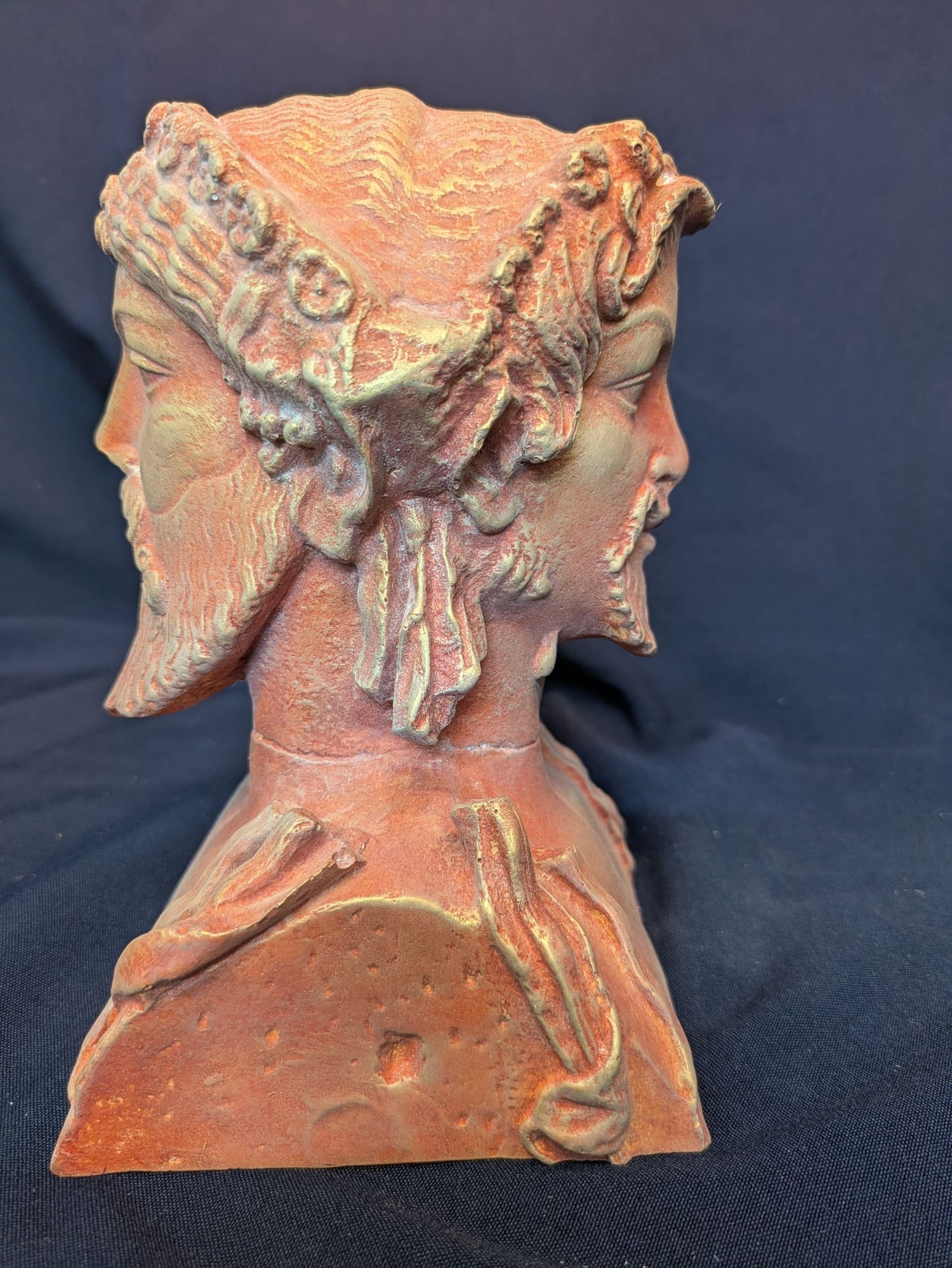 Janus – Rouge et or – vue A