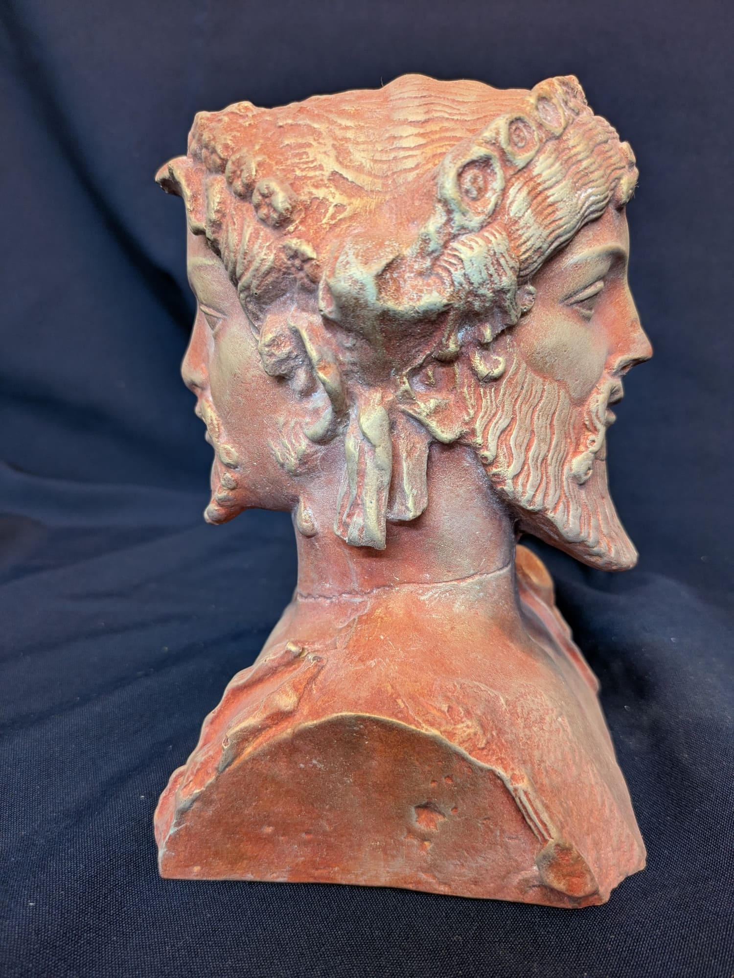 Janus – Rouge et or – vue C