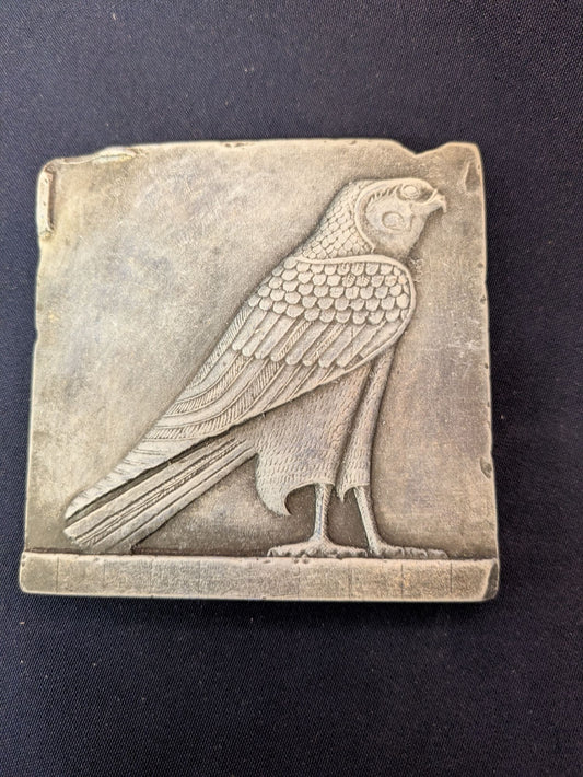 Horus bas-relief – Gris-noir