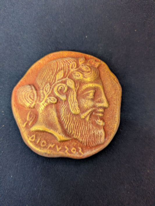 Dionysos (petit médaillon, aimanté) – Rouge-doré