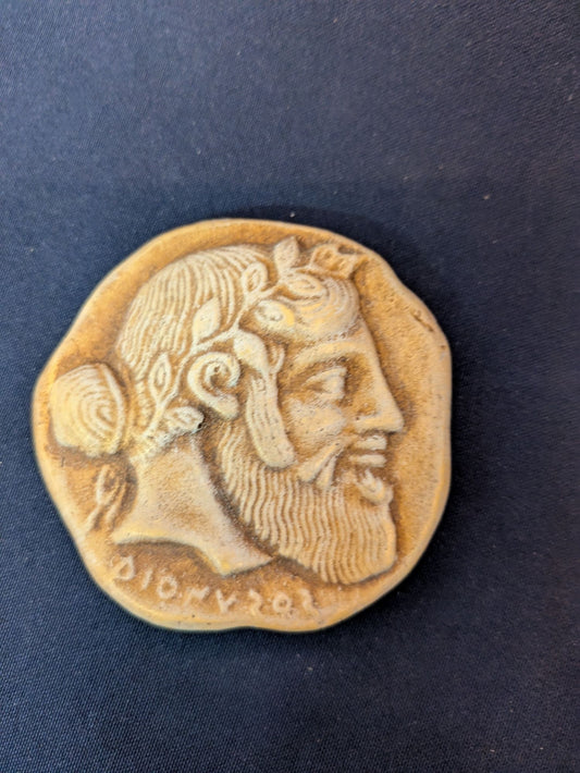Dionysos (petit médaillon, aimanté) – Beige