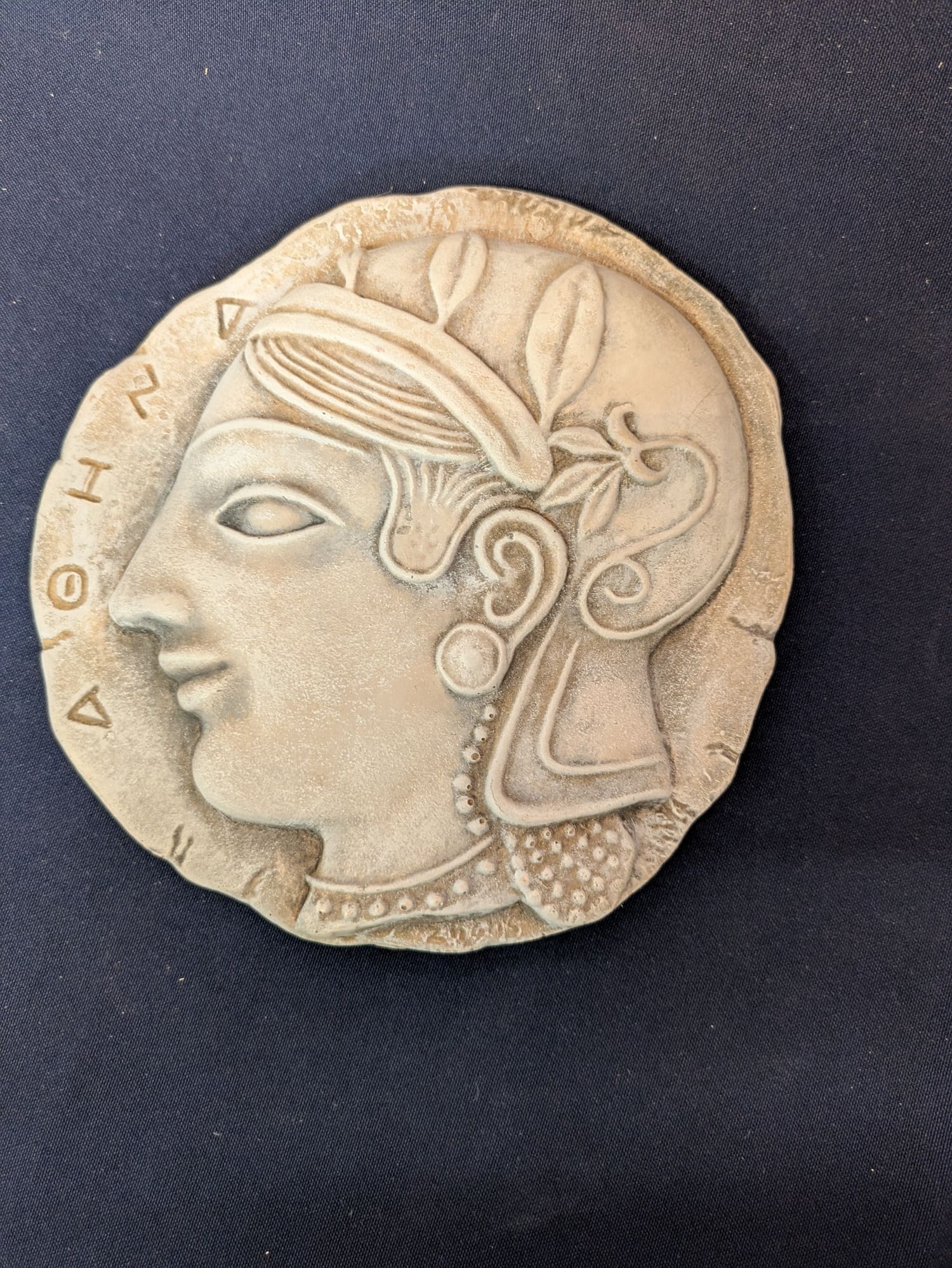 Athena (grand médaillon) – Beige