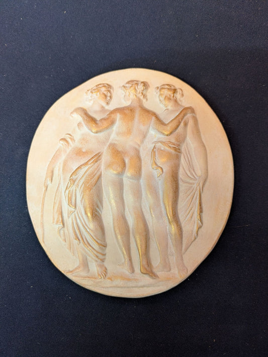 Les Trois Grâces – Beige-rosé, finition doré léger