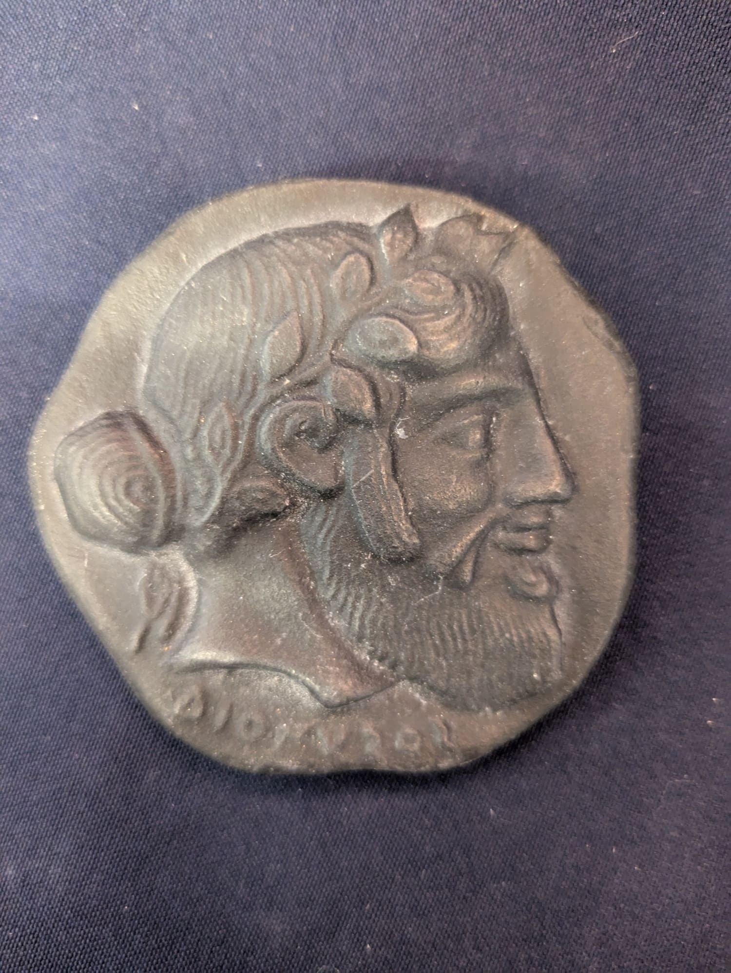 Dionysos (petit médaillon) – Noir