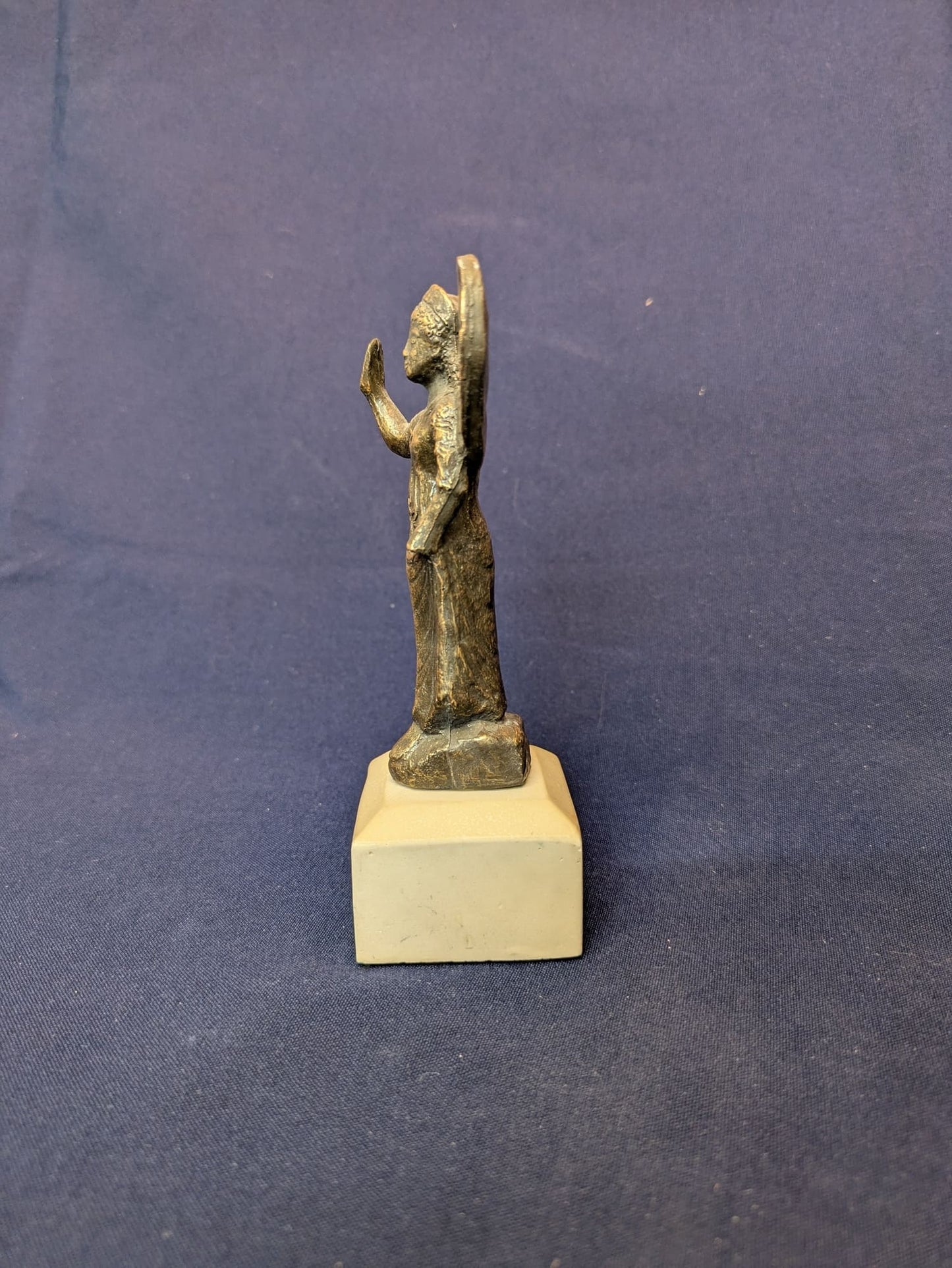 Niké – Bronze, socle beige – vue A