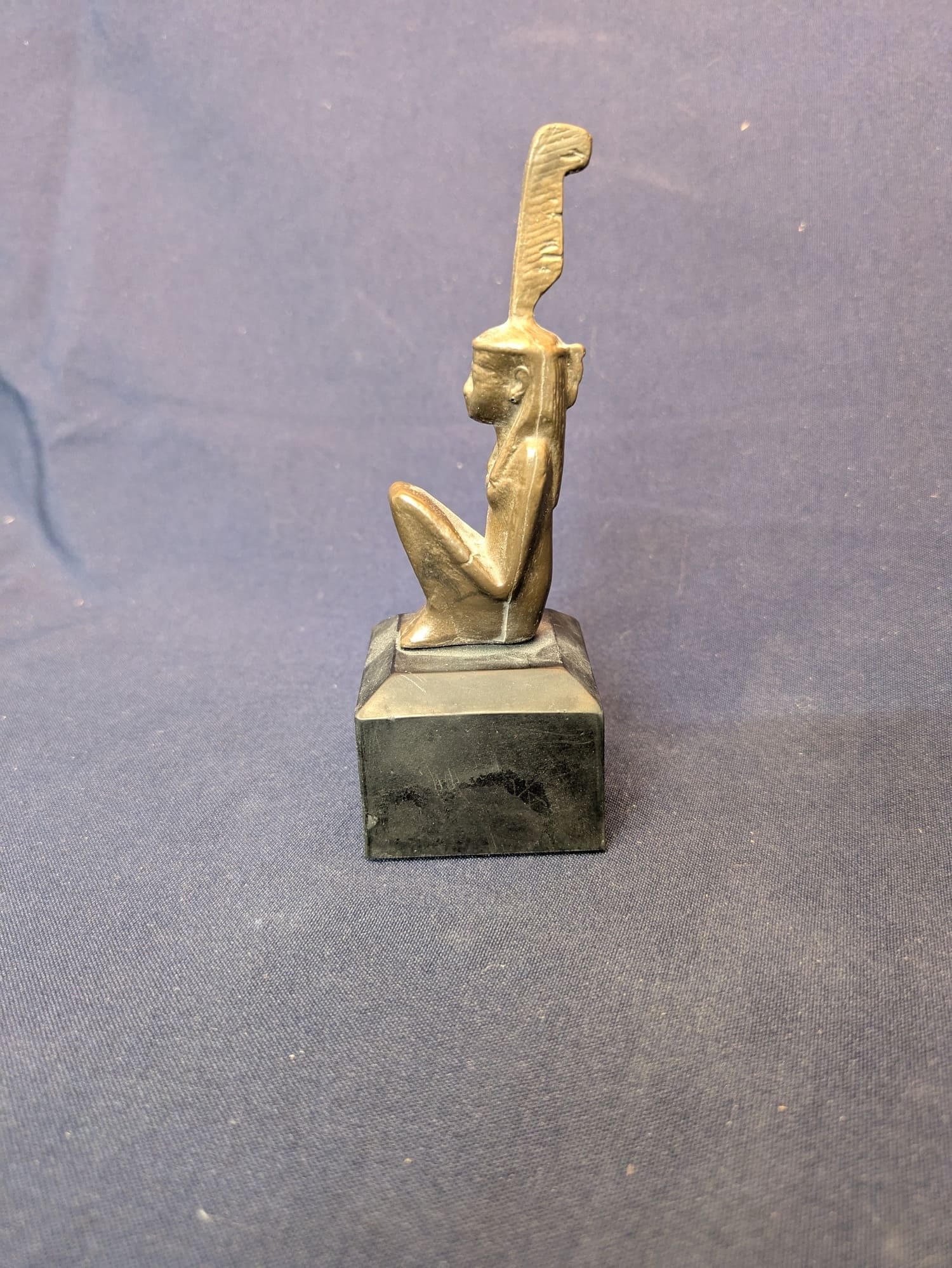 Maât – Bronze, socle noir – vue A