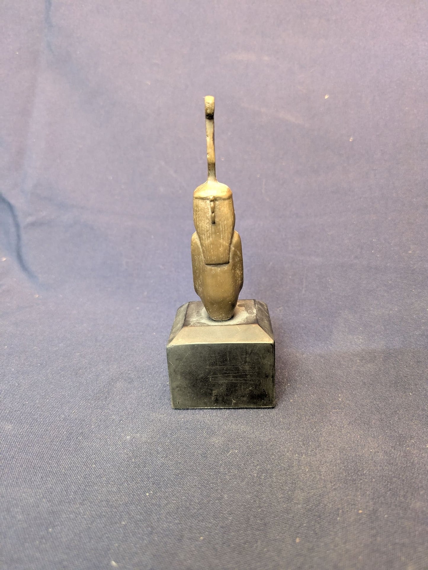 Maât – Bronze, socle noir – vue B