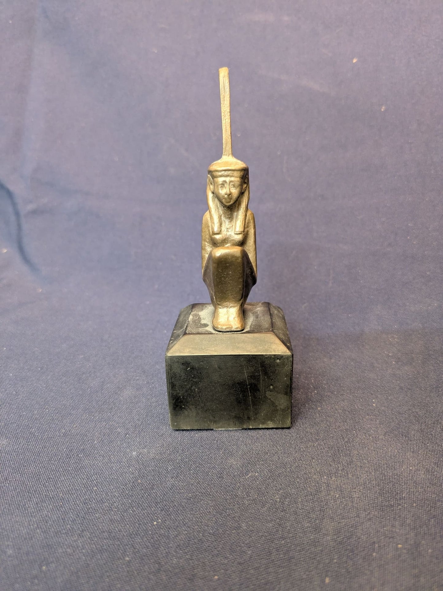 Maât – Bronze, socle noir