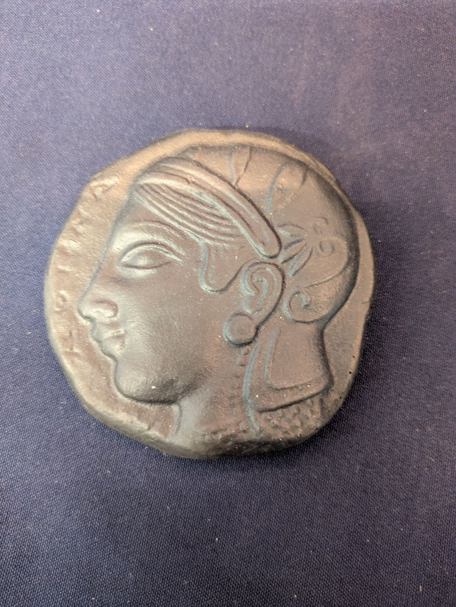 Athena (petit médaillon) – Noir