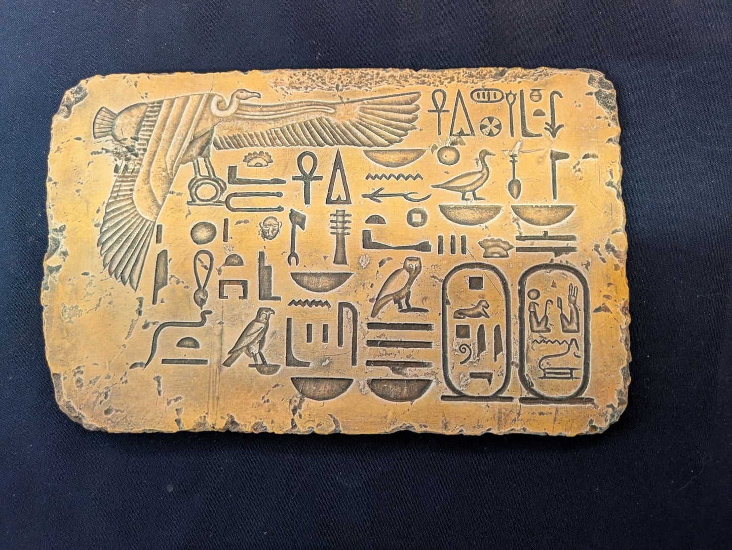 Hiéroglyphes – Doré antique, métallisé
