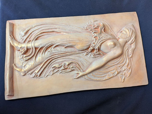 Ménade – Beige-rosé, finition doré métallisé