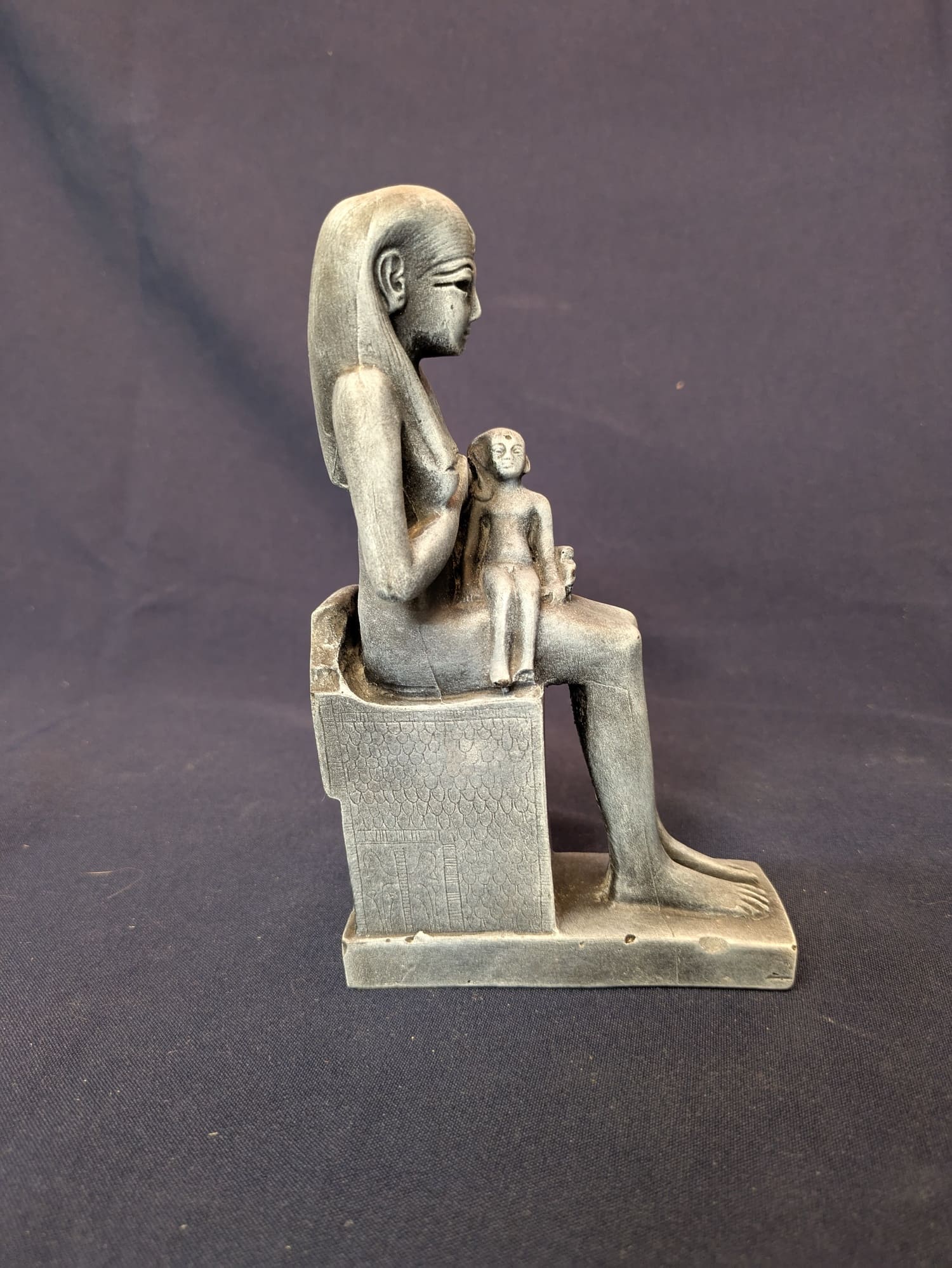 Isis et Horus – Noir, finition gris clair – vue C