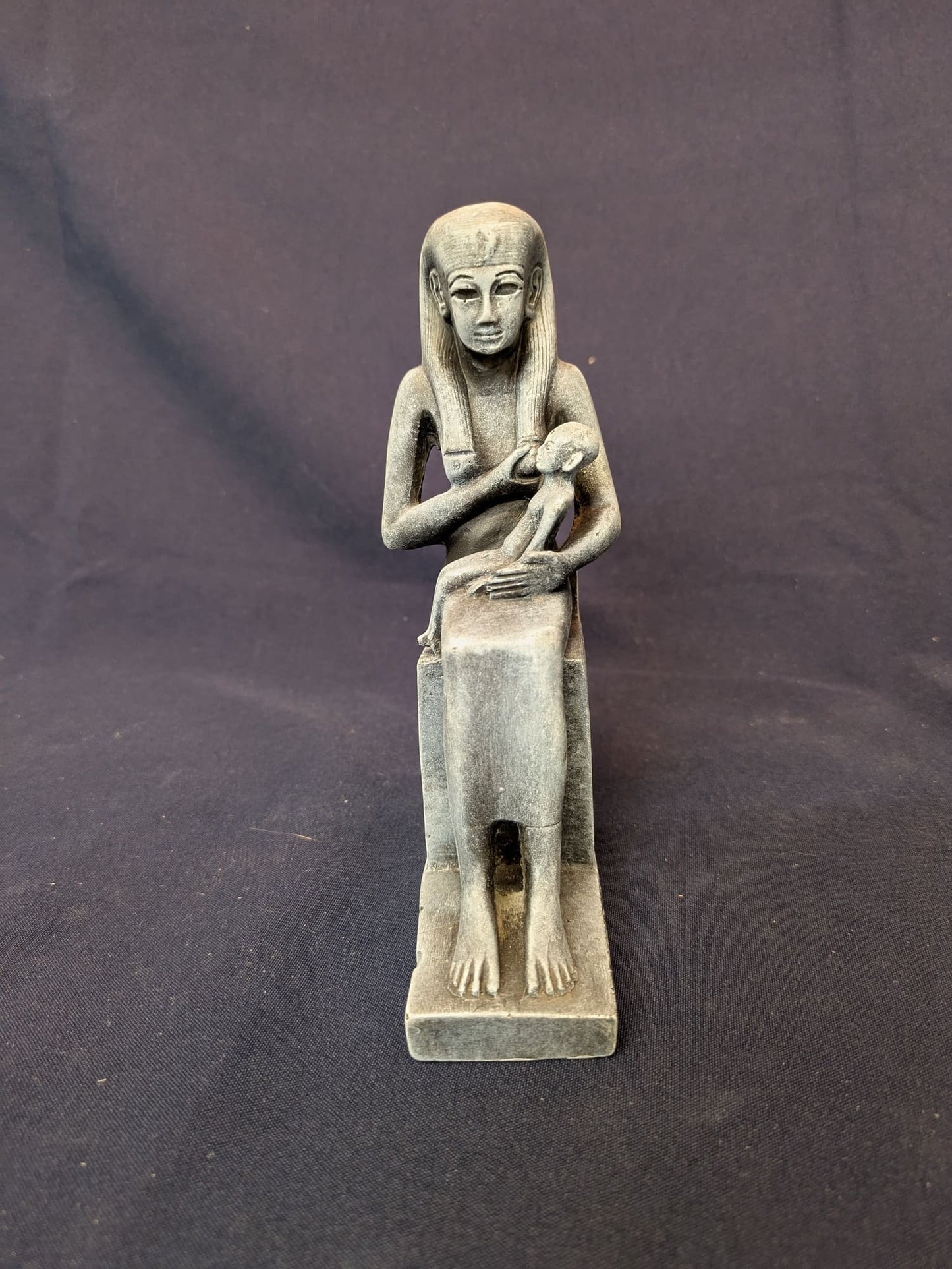 Isis et Horus – Noir, finition gris clair
