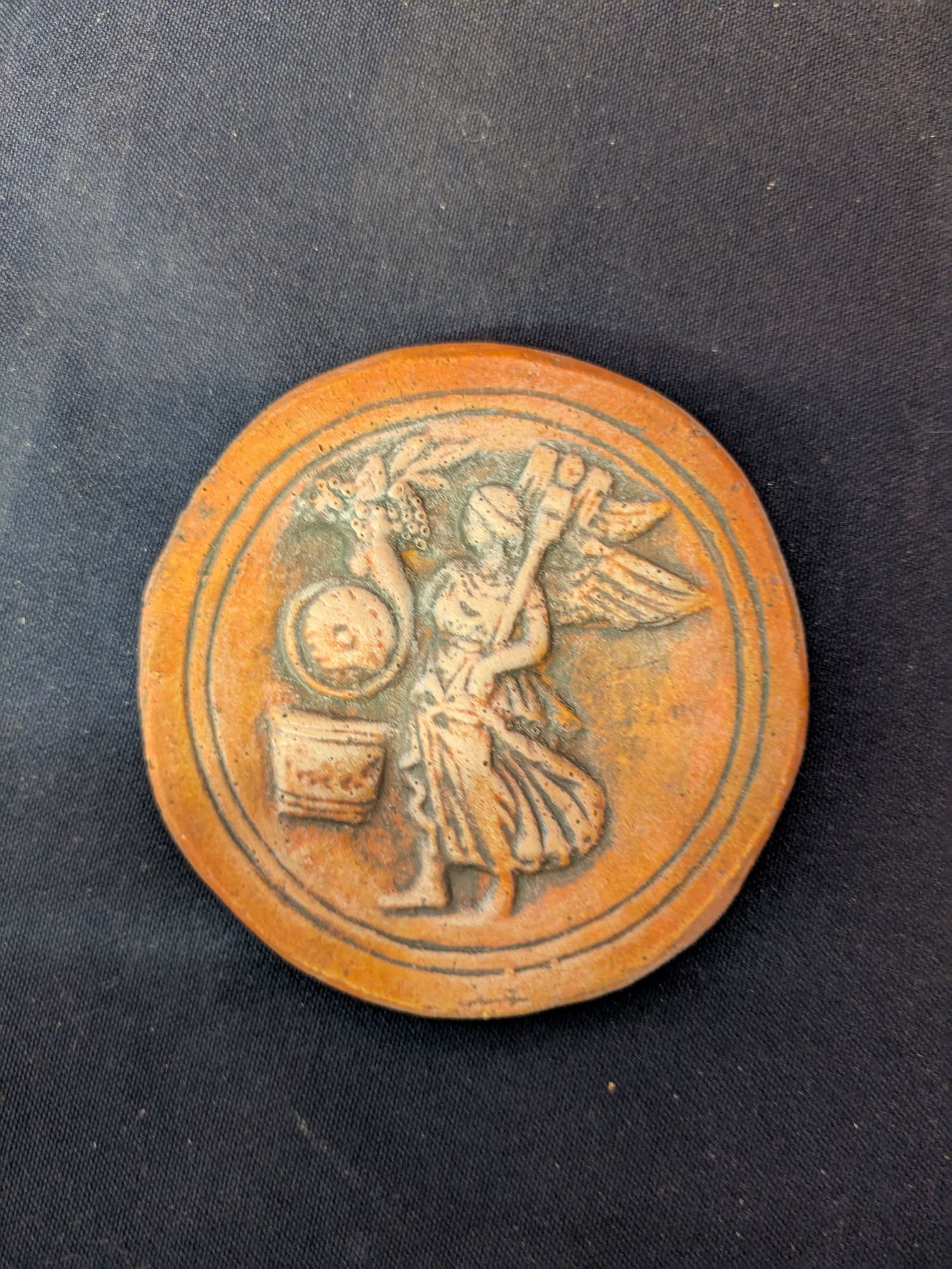 Victoire de Rome – Rouge-orangé, finition gris – vue A
